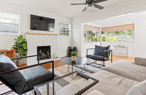 Avondale House | Le Avondale: Updated & Clean home