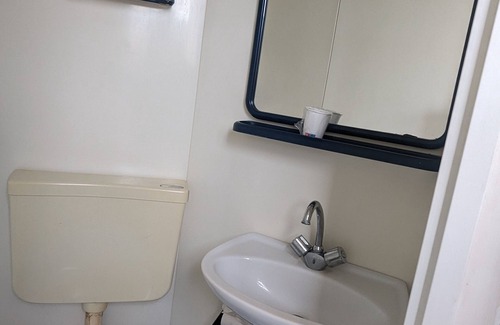 Lully Apartment | Le Balandri - Chambre Indépendante Avec Cabine de Douche