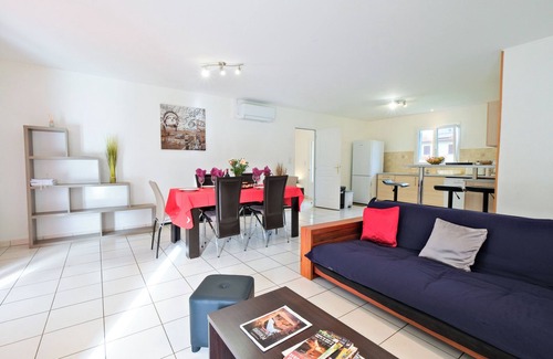 Savignac-les-Eglises House | Le Barradis – Single-storey house with air conditioning and shared pool in Savignac-les-Églises