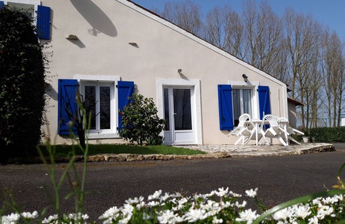 Vix House | "Le Bas des Vignes" country gîte and B&B