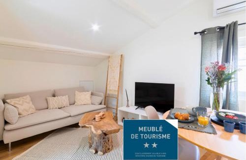 Faubourg Apartment | Le Belvédère Nîmois proche centre ville Clim &Véranda MaisonCarréeConciergerie