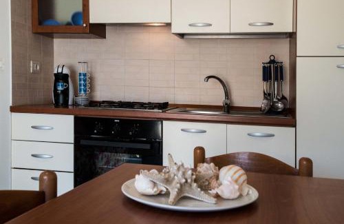 Torre Suda Apartment | Le Bianche ville con patio privato a un passo dal mare
