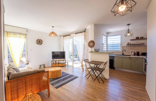 Carosse Apartment | Le Céladon- 1 bedroom apartment Saint Gilles les Bains/private garden + barbecue