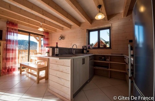 Jassat House | Le Chalet de Rose - Chambon-sur-lac