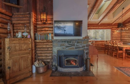 Lachute Cabin | Le Chalet Huard / The Loon Cabin
