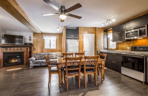 Saint-Tite-des-Caps Cottage | Le Chalet Relax du Lac St-Tite