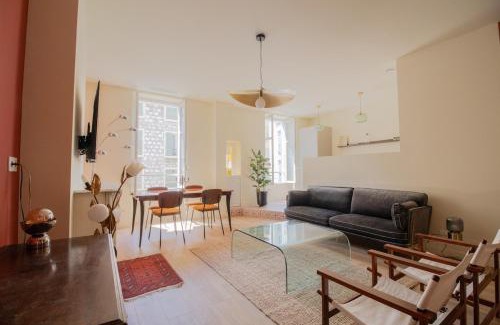 Vernier Apartment | Le charme de l'ancien, rénové - Nice - 4 personnes