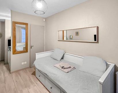 La Fuye-Velpeau Apartment | LE CHARMEUR de la gare