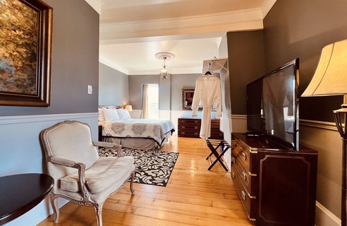 Magog Hotel | Le Chateau du Lac
