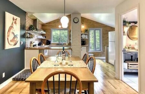 Brebeuf Ski Chalet | Le Chickadee | Cozy Fall, Hot Tub, Firepit, River View