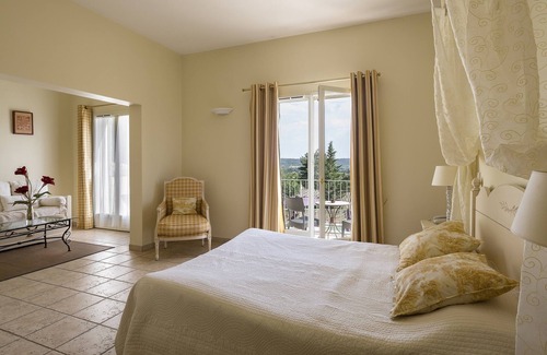 Saint-Quentin-la-Poterie Hotel | Le Clos de Pradines