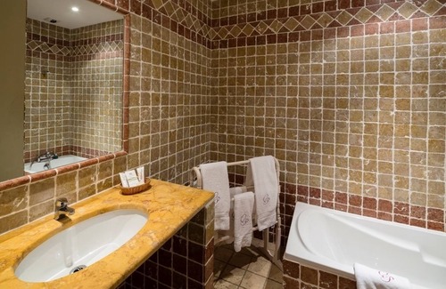 Saint-Quentin-la-Poterie Hotel | Le Clos de Pradines