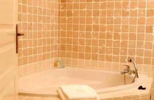 Saint-Quentin-la-Poterie Hotel | Le Clos de Pradines