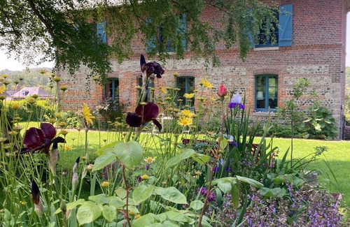 Longueil House | Le Clos de l'Église: Master House in Brick and Flint with River View