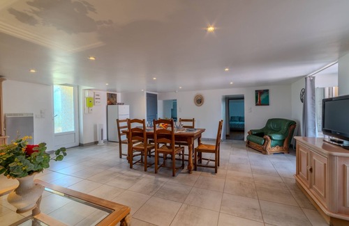 Regny Apartment | Le Clos de Verpierre - Appart avec Jardin