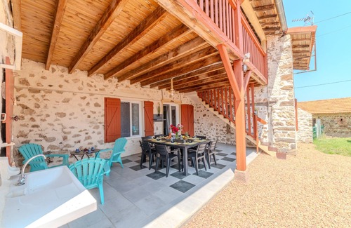 Regny Apartment | Le Clos de Verpierre - Appart avec Jardin