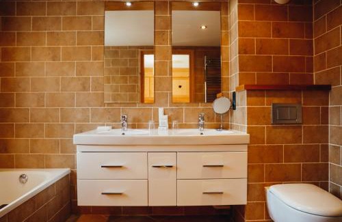Saint-Martin-de-Belleville Ski Chalet | Le Cochet by Lodji