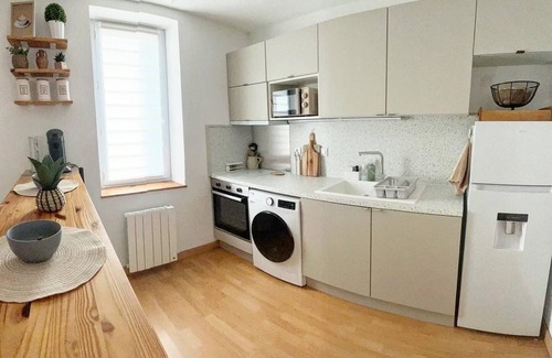 Dompierre-sur-Besbre Apartment | Le Cocon de Kenna - in the heart of the village