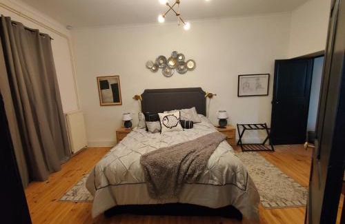 Cahors Old Town Apartment | Le Coeur de Cahor! 2 bedroom luxury rental 85m2.
