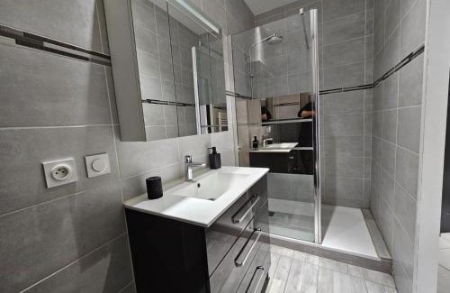 Quartier Administrations Apartment | le contemporain-2 chambres-vue Eglise saint paul