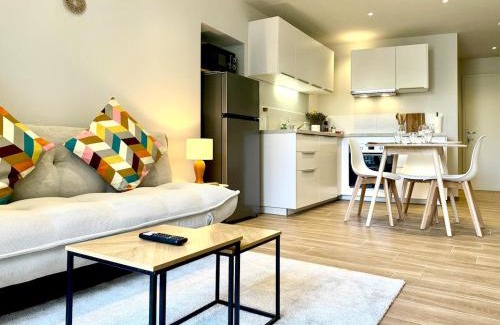 Orange Apartment | Le Cosy Bruey - Appartement Confort avec Balcon - Centre-Ville