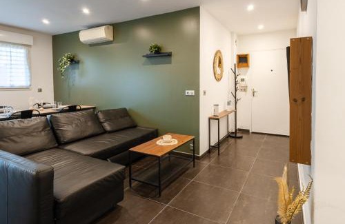 8th Arrondissement Apartment | Le Cosy de la Pointe Rouge