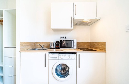 7th Arrondissement Apartment | Le Debourg - Studio lumineux proche métro B