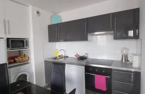 Bobigny House | Le Diplomate Tramway Balcon Parking et Wifi