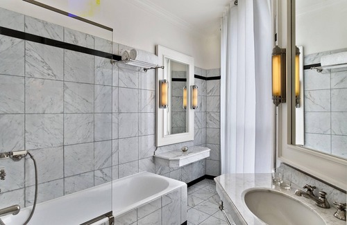 Chaillot Hotel | Le Dokhan’s Paris Arc de Triomphe, a Tribute Portfolio Hotel