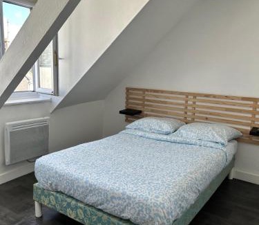 Carhaix-Plouguer Apartment | Le Duplex de la Place