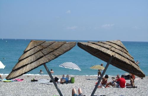 Villeneuve Loubet Beach Apartment | Le Familial, Piscine Plage et Garage