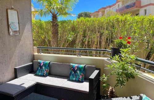 Villeneuve Loubet Beach Apartment | Le Familial, Piscine Plage et Garage