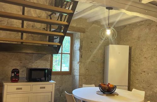 Montpezat House | Le Gîte de « La Chartreuse » Maison en Pierre Rénovée Avec Immense Piscine