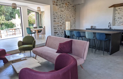 Cavillargues Villa | Le gai Ruisseau - Villa Gard Provençal Avec Piscine - 10/12 Personnes
