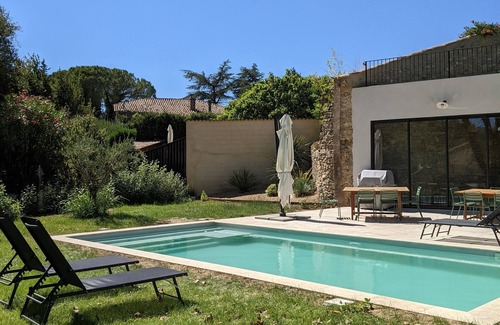 Cavillargues Villa | Le gai Ruisseau - Villa Gard Provençal Avec Piscine - 10/12 Personnes