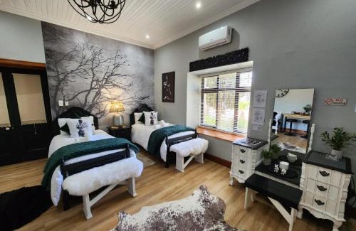 Malmesbury Apartment | Le Graan Guestroom