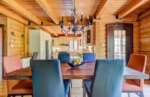 Mauricie Ski Chalet | Le Grandes-Piles, navigable river, spa, and ski