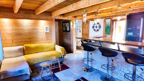 Saint-Jean-de-Sixt Apartment | Le Grenier 1821 - Mini chalet - Centre village - AravisTour