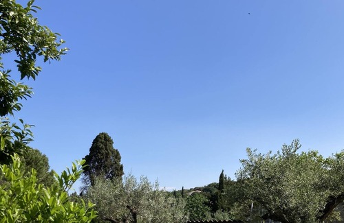 Caux Apartment | Le Grenier Apartment with vintage decor near Pézenas