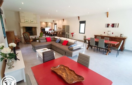 Meyronne House | Le Hangar - MEYRONNE