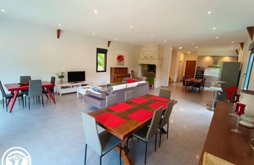 Meyronne House | Le Hangar - MEYRONNE