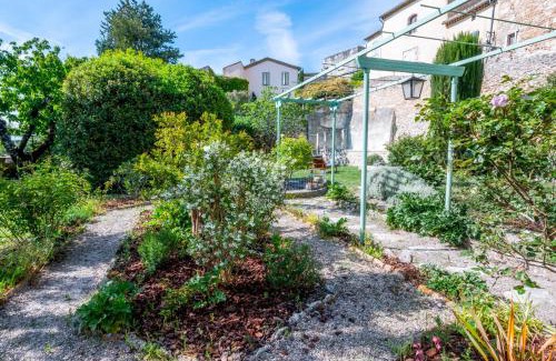 Grignan House | Le Jardin suspendu