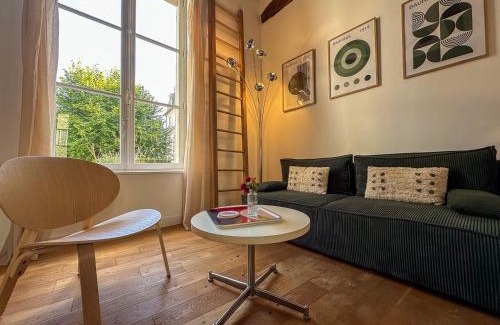 Chartres Apartment | Le jardinet de la cathédrale