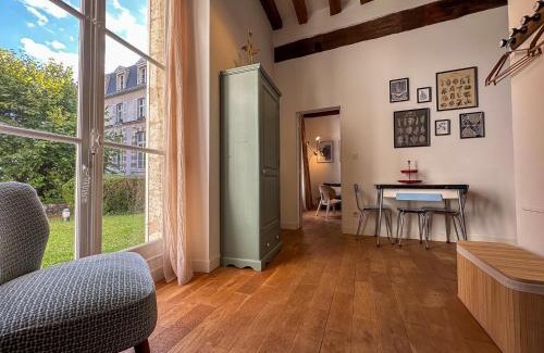 Chartres Apartment | Le jardinet de la cathédrale