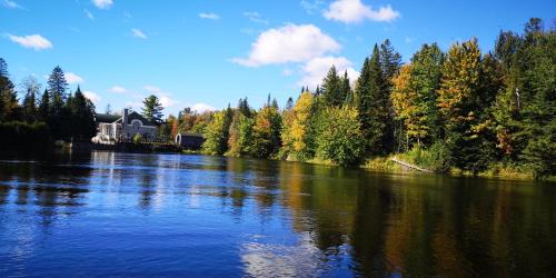 Mauricie Ski Chalet | Le Jasmin chalet complet Rivière Kayak Nature