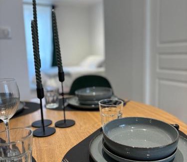 Les Gondoles Apartment | Le Joli Appartement - Parking Gratuit, Wifi, RER C Choisy-le-Roi