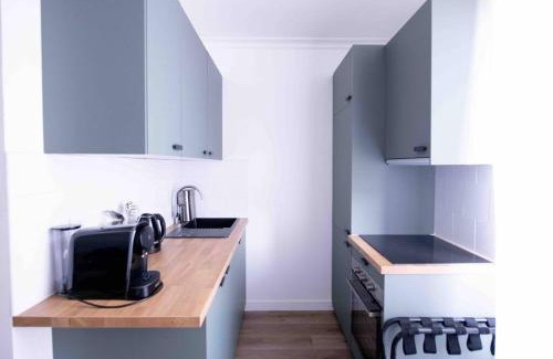 Les Gondoles Apartment | Le Joli Appartement - Parking Gratuit, Wifi, RER C Choisy-le-Roi