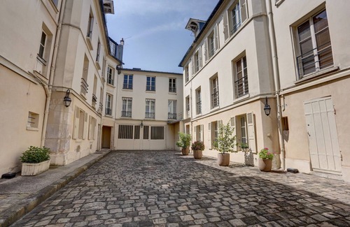 Notre-Dame Apartment | Le Lazare - Versailles