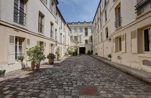 Notre-Dame Apartment | Le Lazare - Versailles