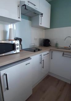 Saint-Cyprien Plage Apartment | LE LIBERTY - Studio cabine à 2 pas de la plage et du port - parking - Clim